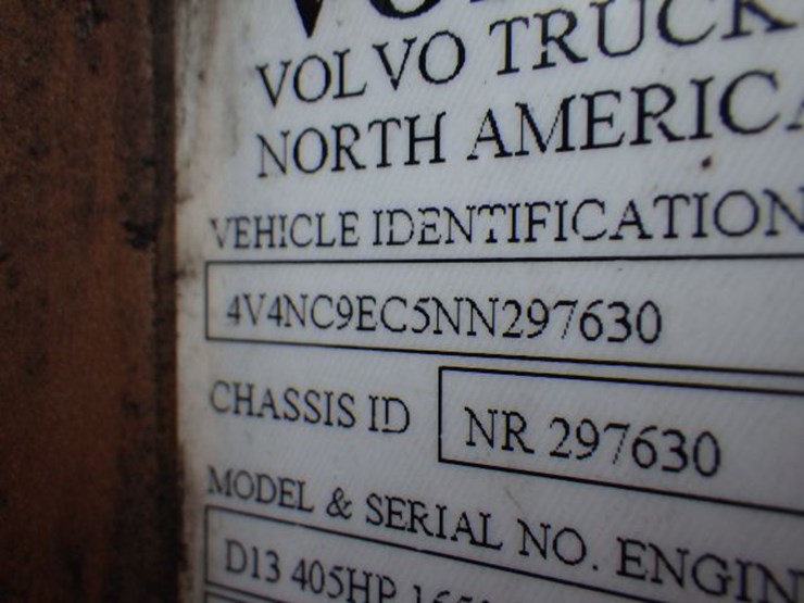 2022-volvo-vnl300-image-20