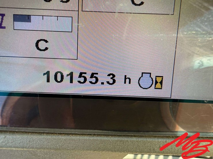 2010-john-deere-8245r-image-30