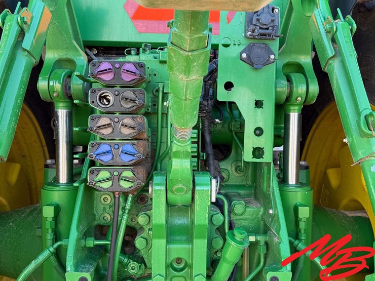 2021-john-deere-8r-370-image-8