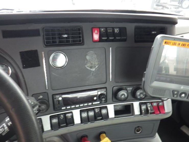 2022-kenworth-t680-image-19