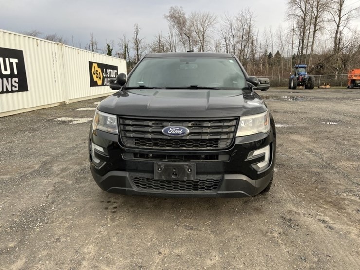 2016-ford-explorer-image-8