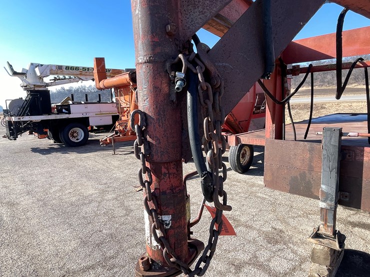#1091-•-heavy-gooseneck-flatbed-trailer-with-hoist-(no-title)-image-17