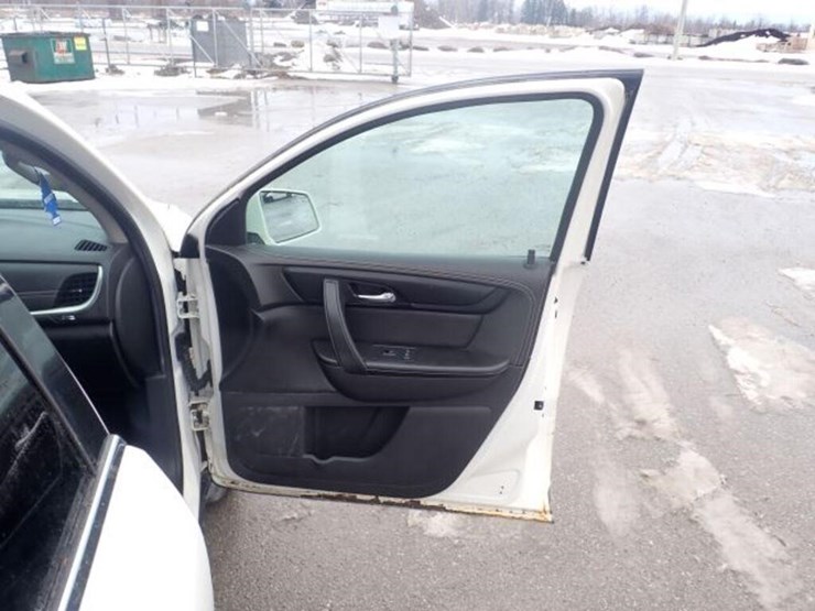 2015-chevrolet-traverse-image-38