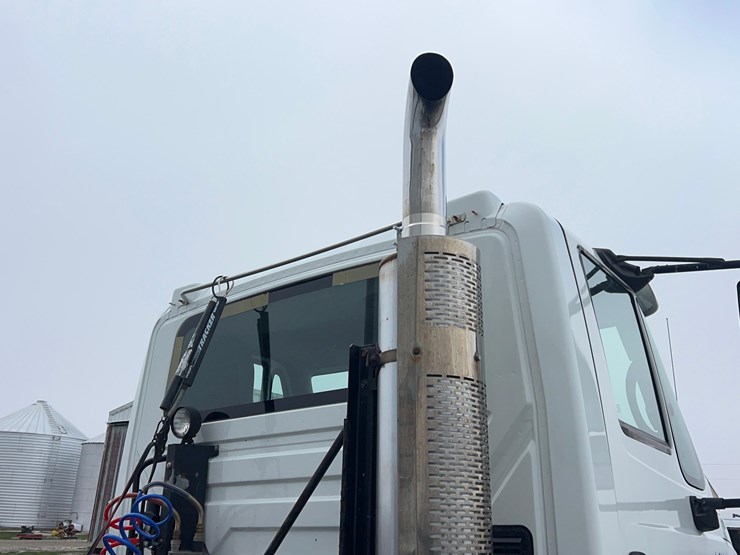 2005-international-8600-image-21