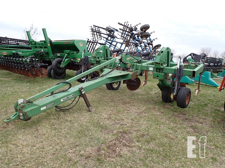 john-deere-2100-image-1