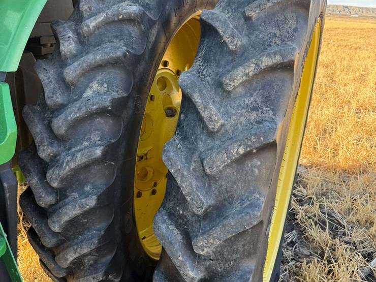 2010-john-deere-8245r-image-17