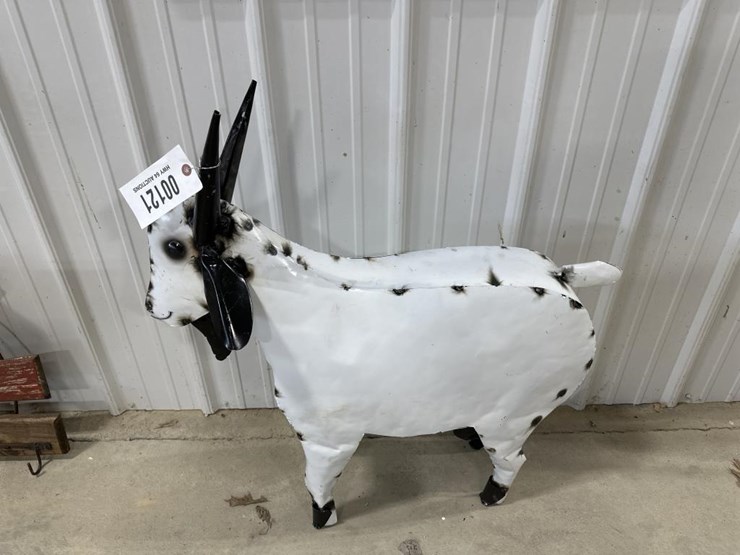 #121-•-goat-decor-image-1