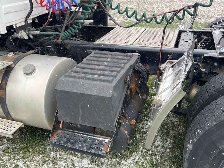 2005-international-8600-image-33