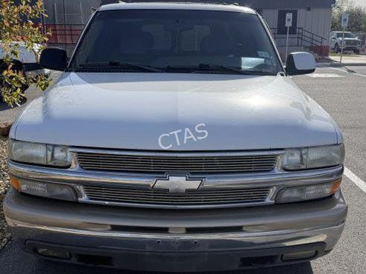 2001-chevrolet-suburban-image-2