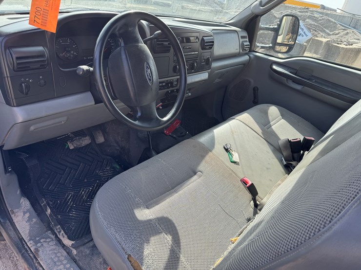 2005-ford-f350-xl-image-27