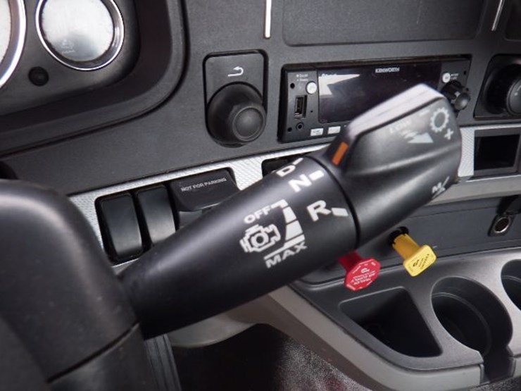 2022-kenworth-t680-image-17