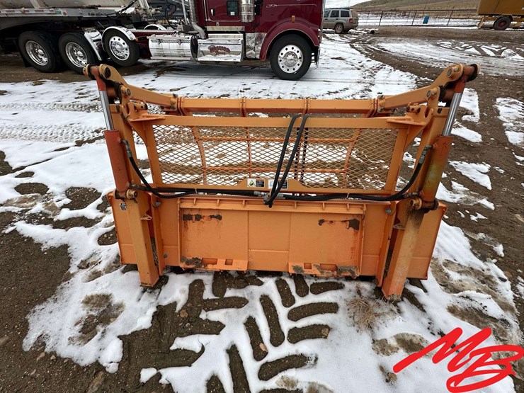 2015-kubota-m135gx-image-35