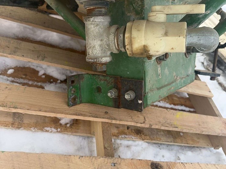 john-deere-220-image-8