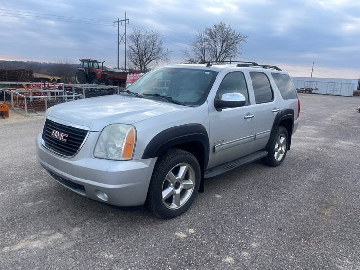 2010-gmc-yukon-image-1