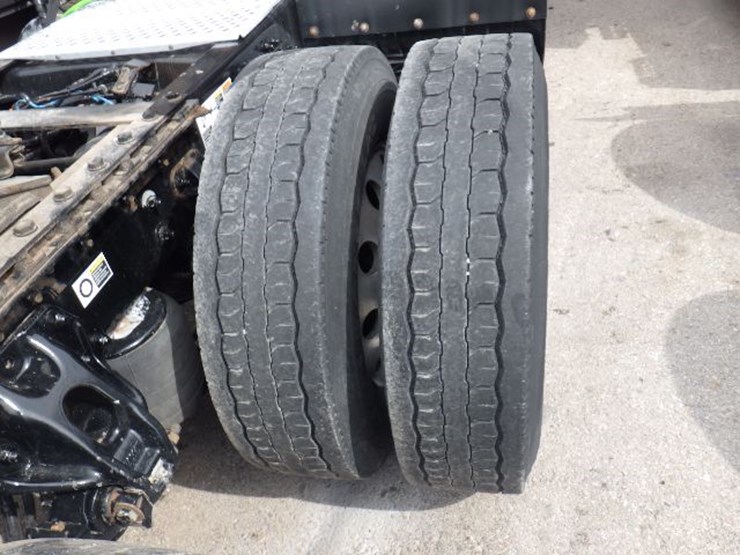 2022-kenworth-t680-image-9