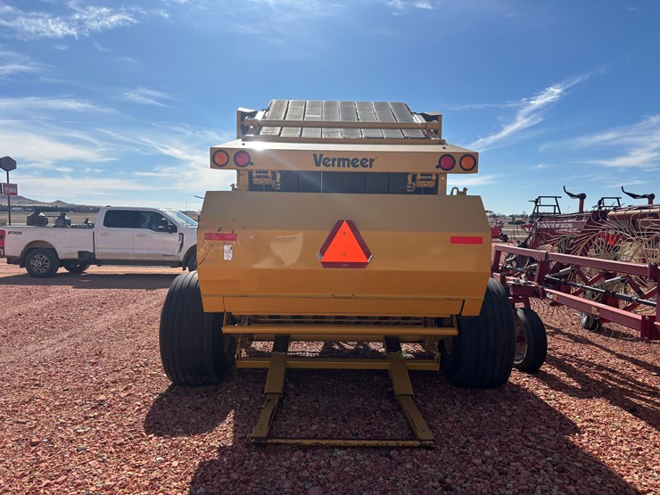 2009-vermeer-605m-image-7