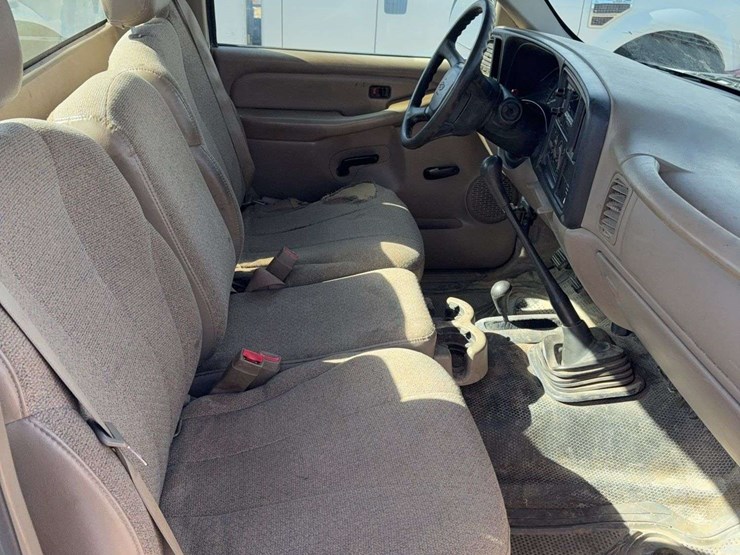 2002-chevrolet-silverado-1500-ls-image-36