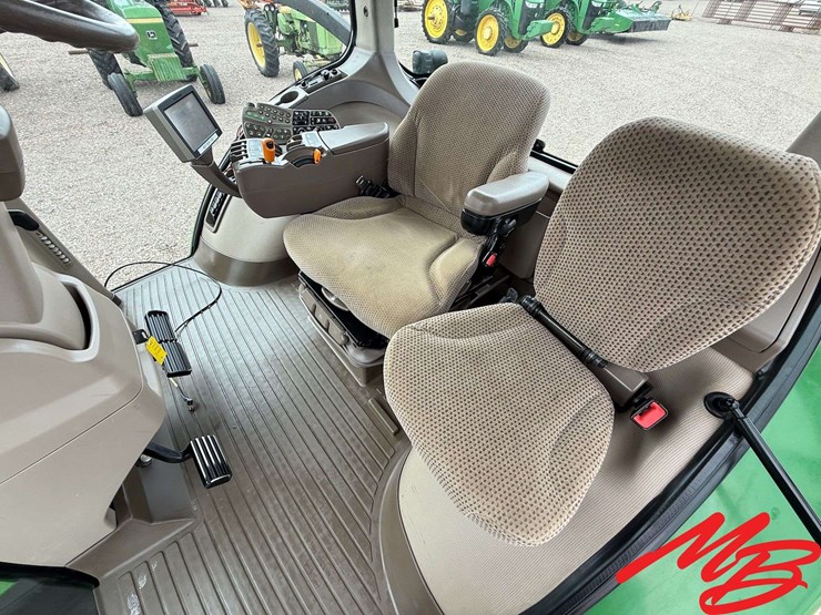 2012-john-deere-8285r-image-23