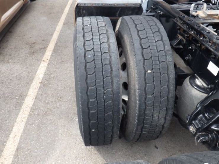 2022-kenworth-t680-image-16