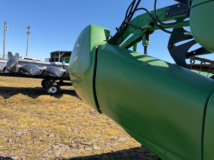 2013-john-deere-630d-image-42