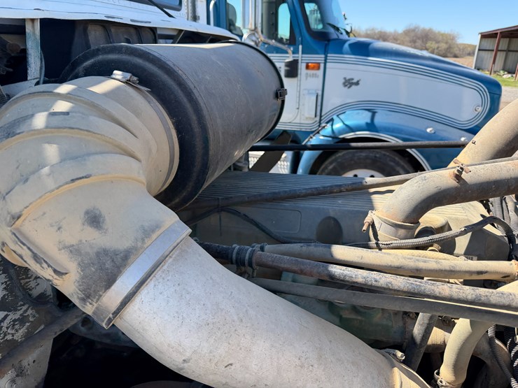 #42453-•-1996-freightliner-daycab-truck-tractor-vin:-1fupdcxb8th744360-image-55