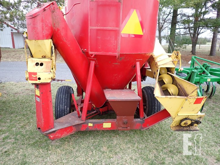 new-holland-353-image-6