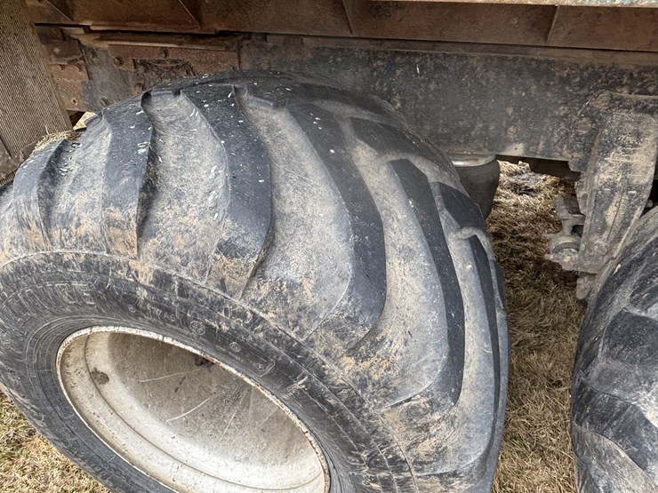 #1077-•-1996-international-silage-truck-(nelson,-wi)-(has-wi-title)-image-6