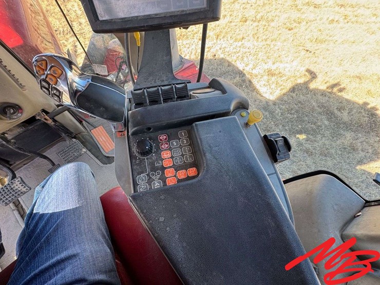 2014-case-ih-400-image-16