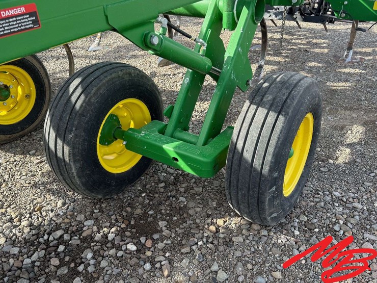john-deere-2310-image-12