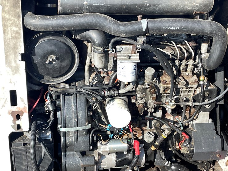 2008-bobcat-s330-image-14