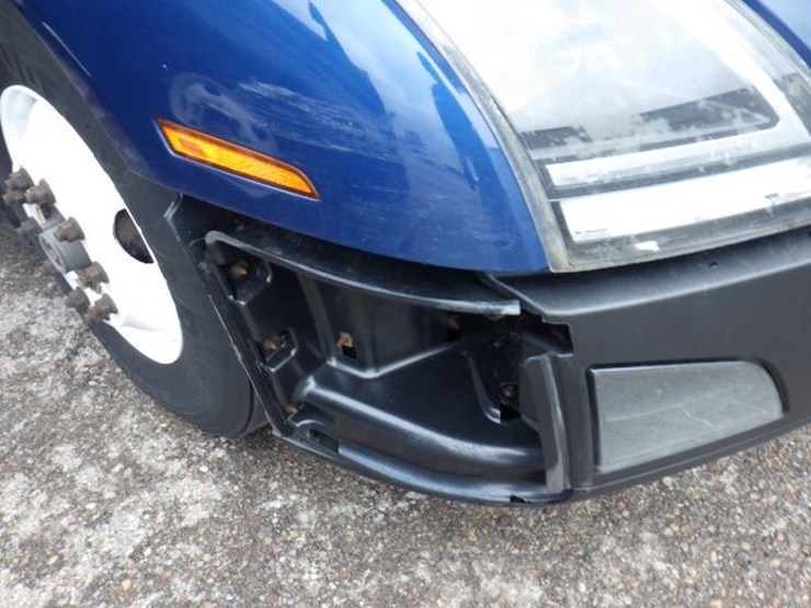 2018-volvo-vnl300-image-4