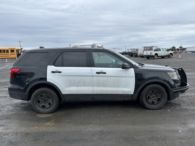 2016-ford-explorer-image-6