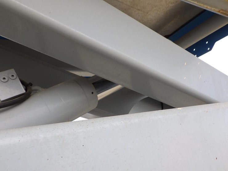 2008-genie-gs-3268-scissor-lift-image-11