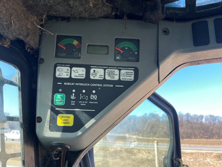 2008-bobcat-s330-image-32