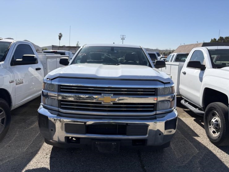 2015-chevrolet-2500-image-5