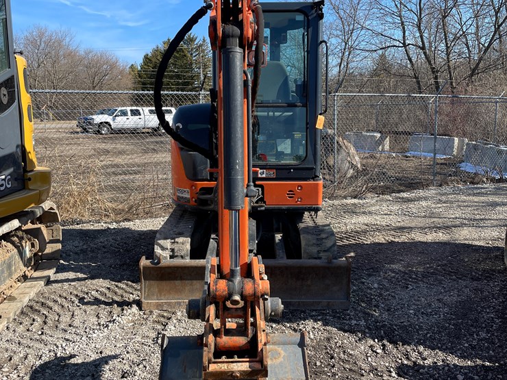 hitachi-zx30u-image-2