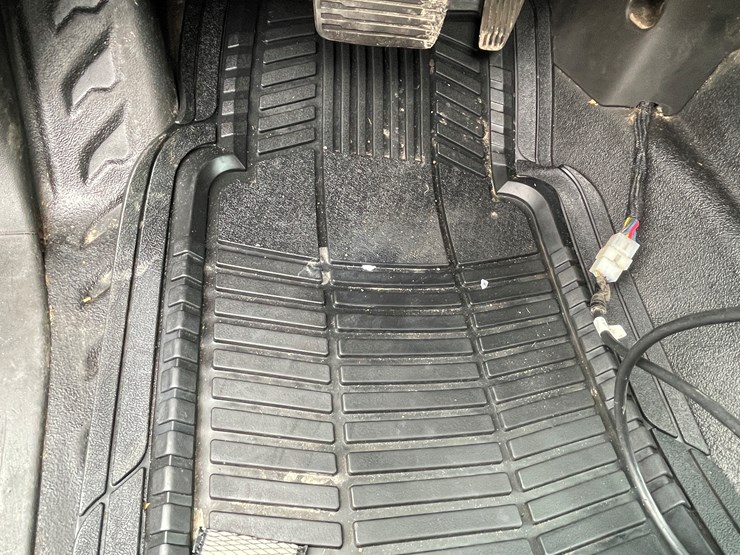 2020-chevrolet-2500hd-image-31