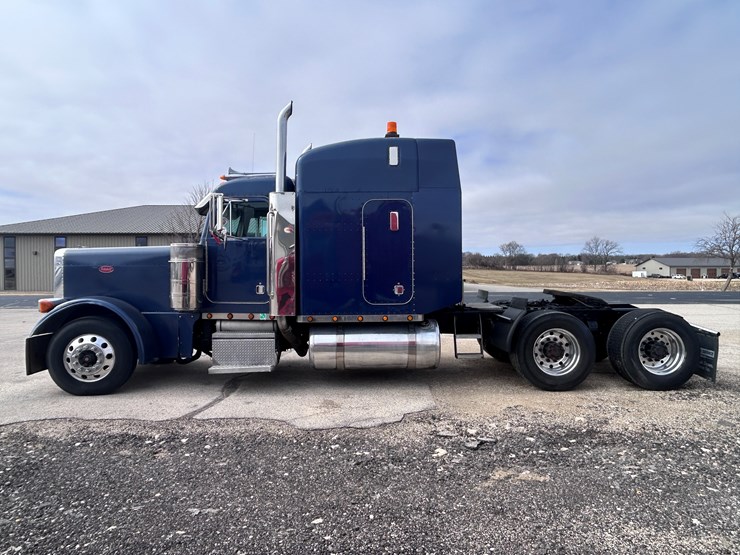 2000-peterbilt-379-image-2