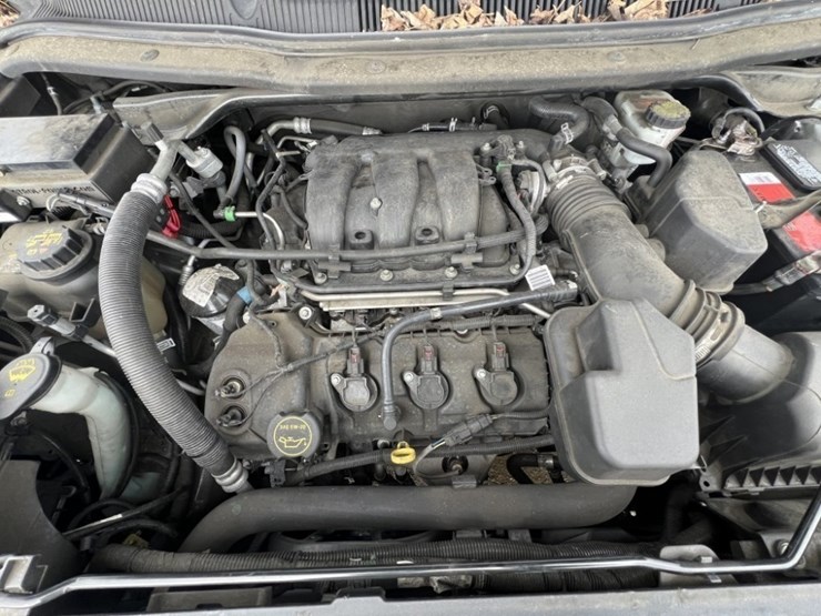 2016-ford-explorer-image-13