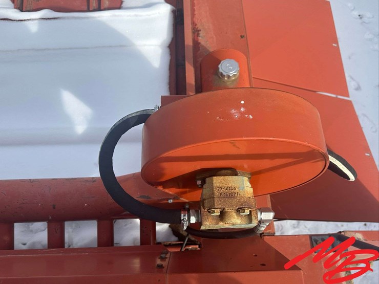 hesston-4900-image-154