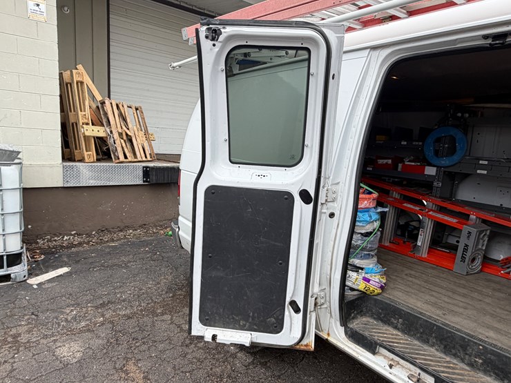 #1020-•-2014-ford-econoline-service-van-(eau-claire,-wi)-(has-wi-title)-image-19