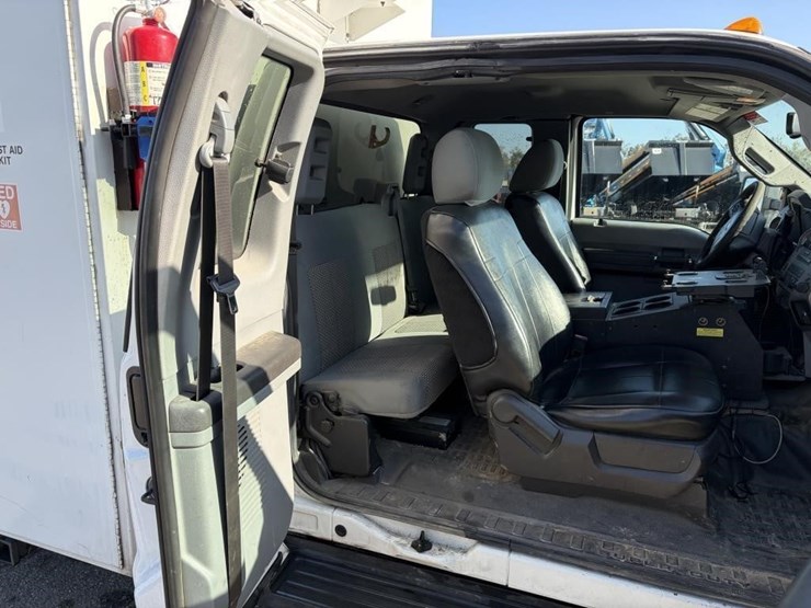 2011-ford-f550-xlt-image-10