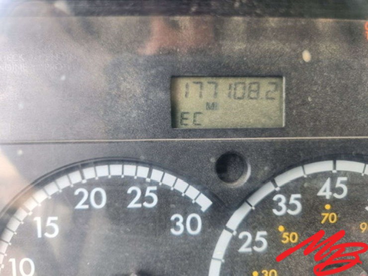 2002-sterling-m8500-image-39