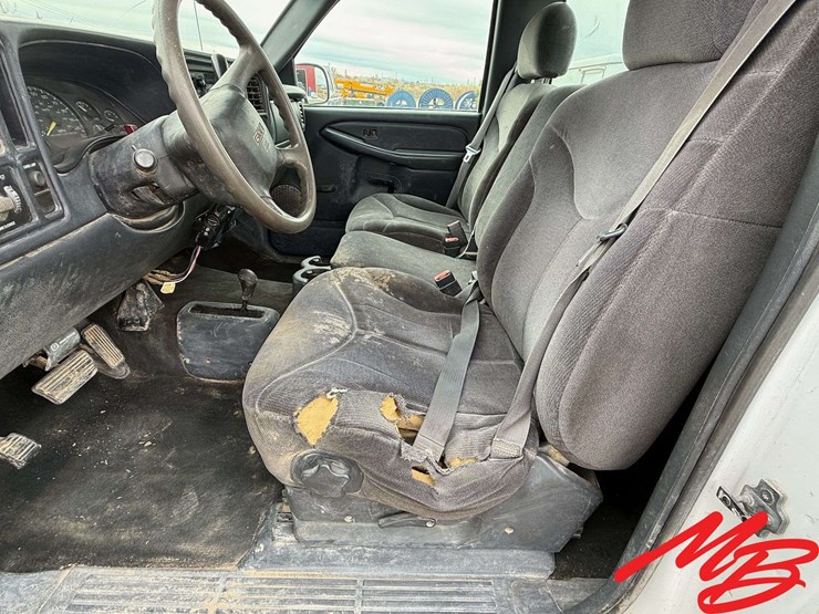 2001-gmc-2500hd-image-12