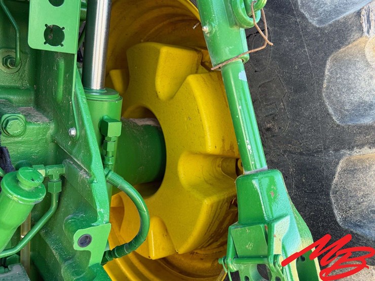 2021-john-deere-8r-370-image-17