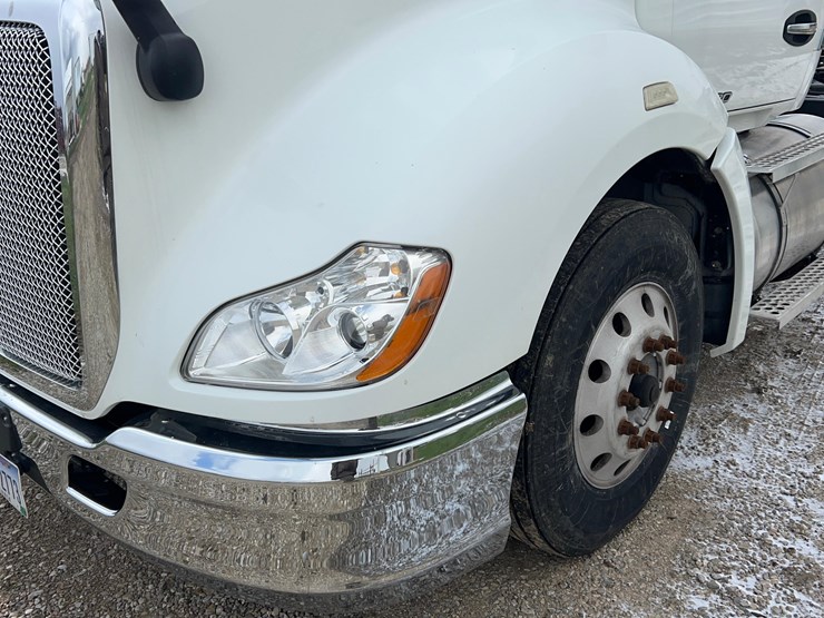 2017-kenworth-t680-image-9