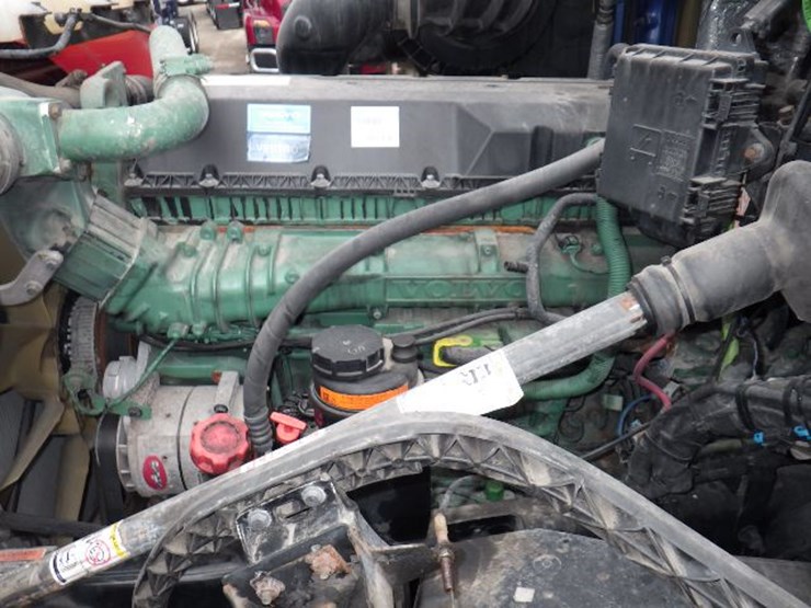 2017-volvo-vnl300-image-21