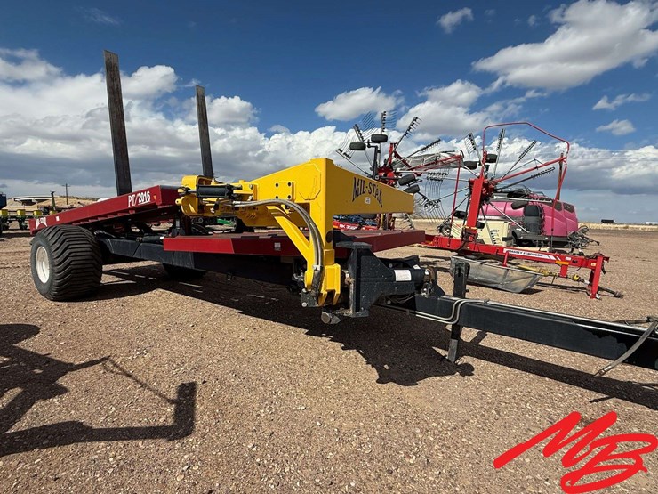 mil-stak-pt/2016-large-bale-stacker-image-1