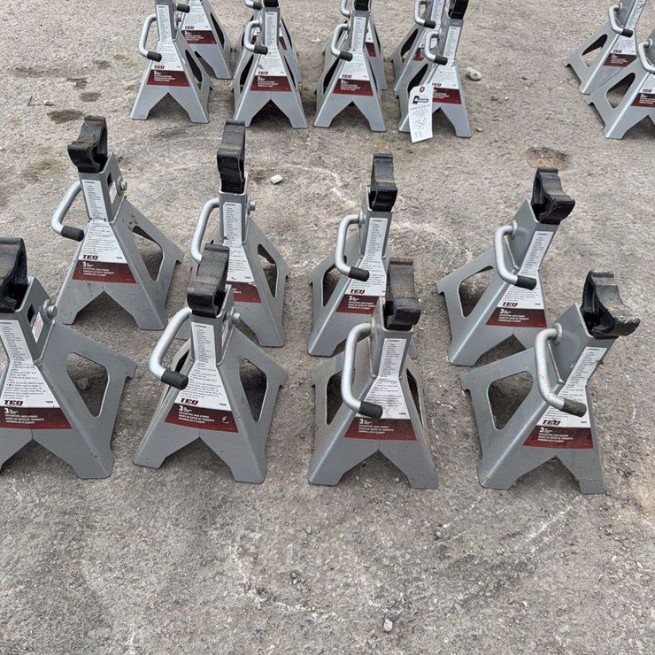 (8) 3 Ton Jack Stands