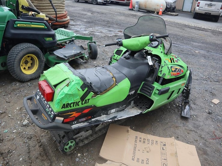 articcat-zr700-snowmobile-image-8